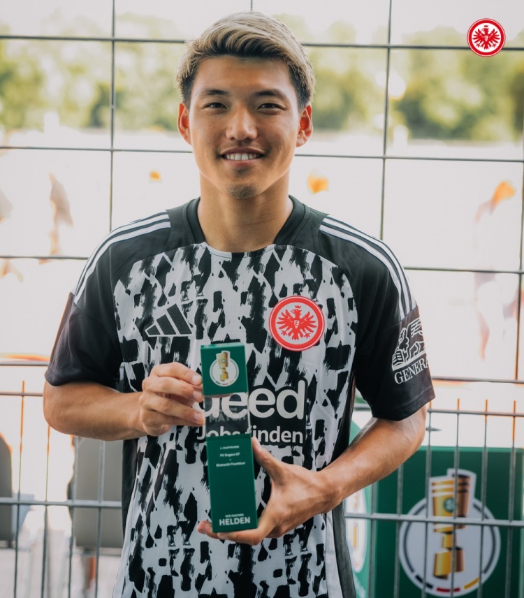 游戏模拟器-堂安律梅开二度助法鹰大胜 获评法兰克福五球狂胜最佳球员