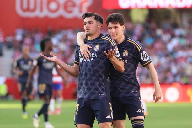 1715483618583094913.jpg 2152488873-612x612.jpg